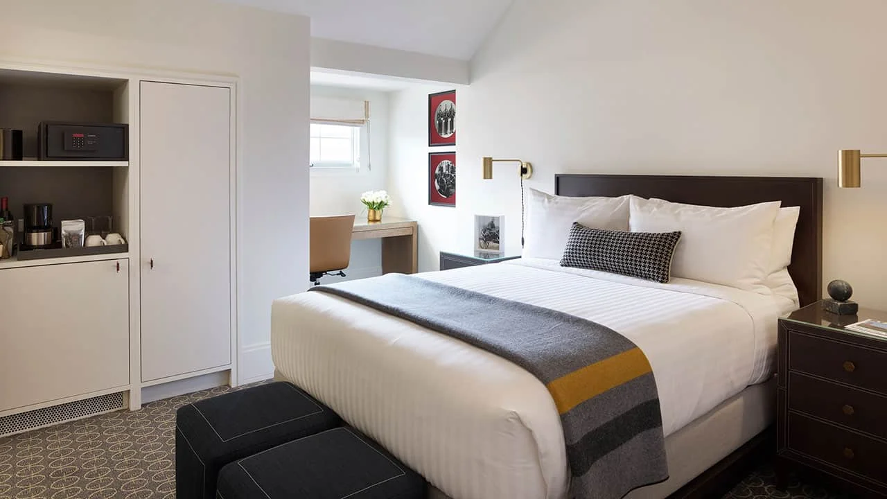 Standard Queen Room At Lodge at the Presidio