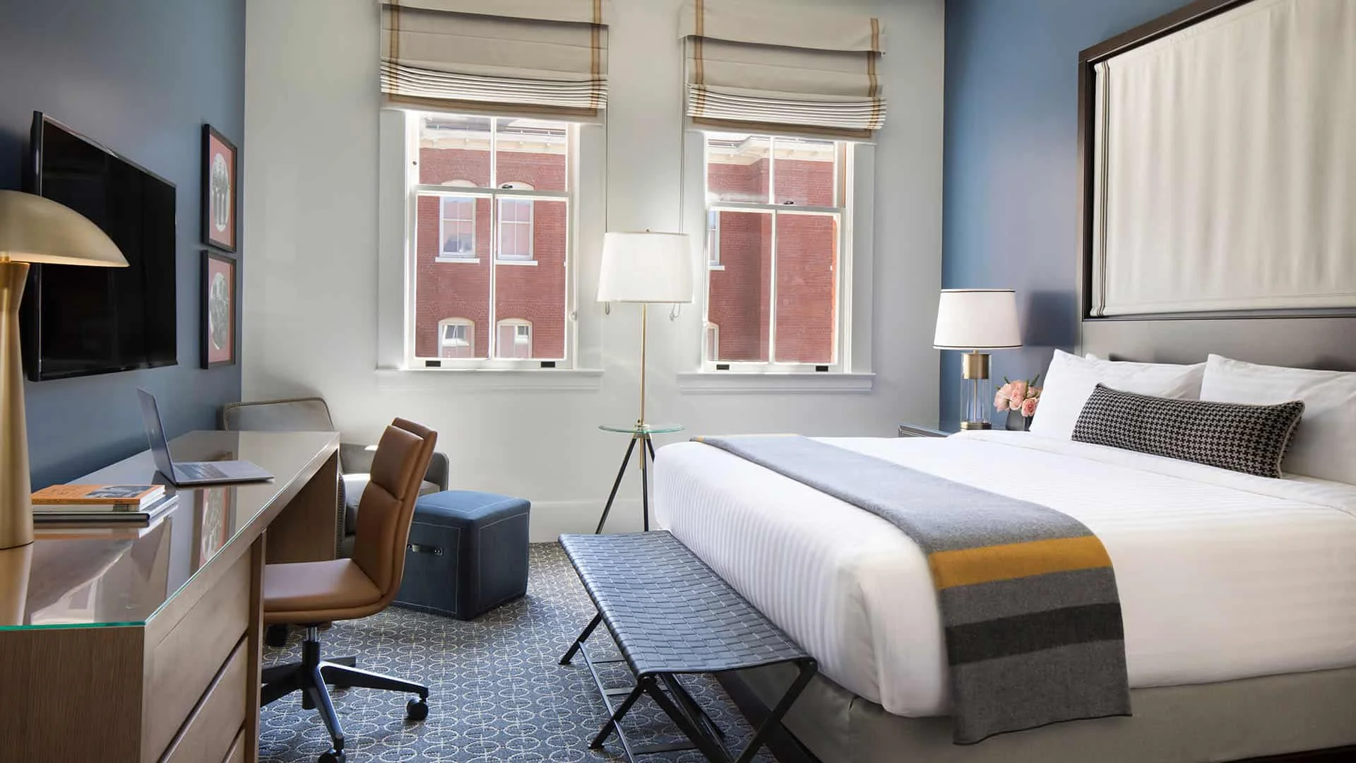 Standard King Room At Lodge at the Presidio