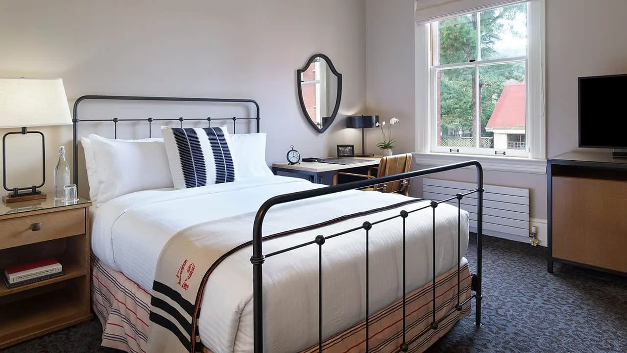 Standard Queen Room At Inn at the Presidio