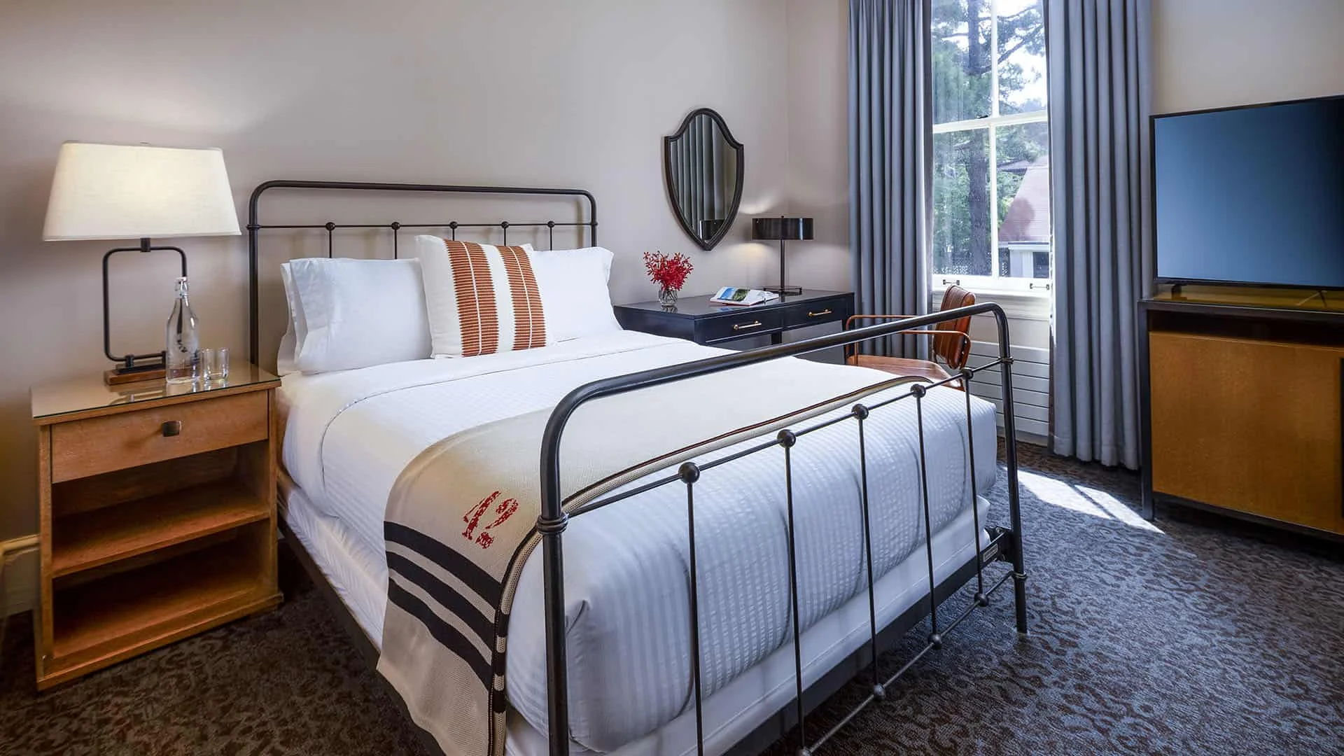 Standard Queen Room at Inn at the Presidio